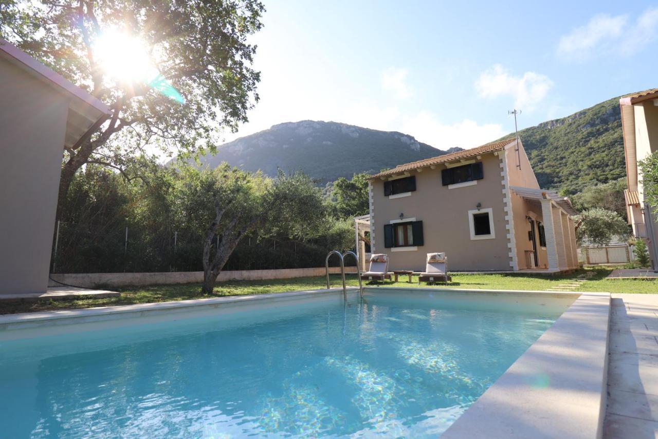 Theonymfi Luxury Villas Doukádes Extérieur photo