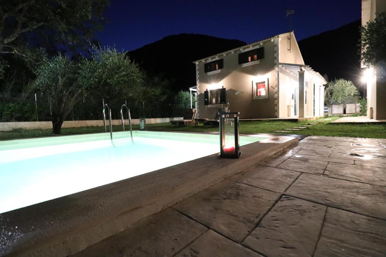 Theonymfi Luxury Villas Doukádes Extérieur photo